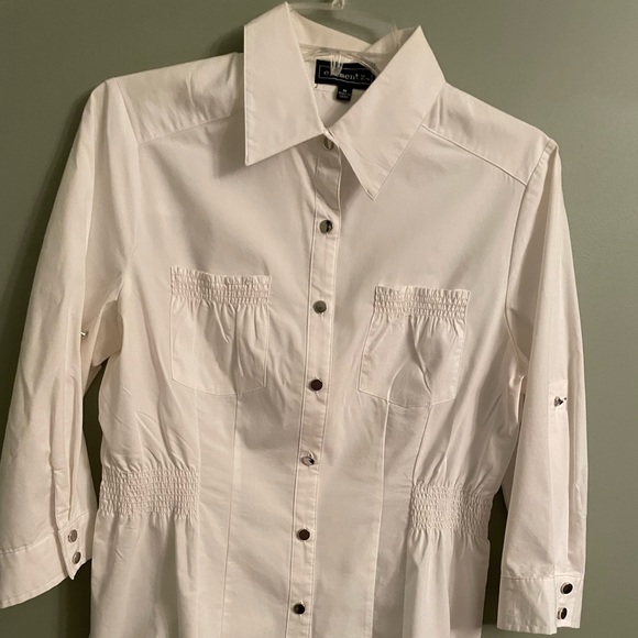 Elements buttons down shirt size M. 2/3 long sleeves, color white, front pockets - Picture 2 of 16